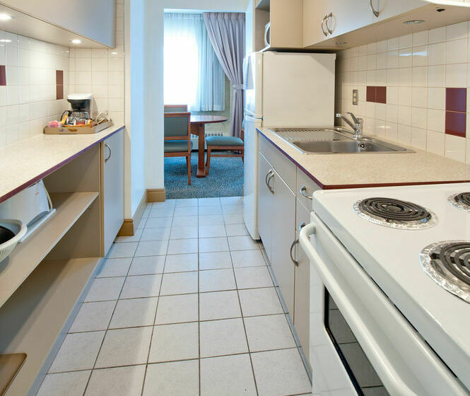 בית מלון כפרי Four Points by Sheraton Montreal Centre Ville מונטריאול