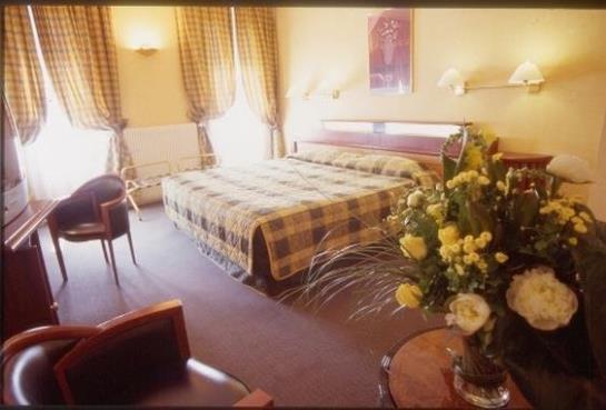 B4 Grand Hotel Lyon ليون