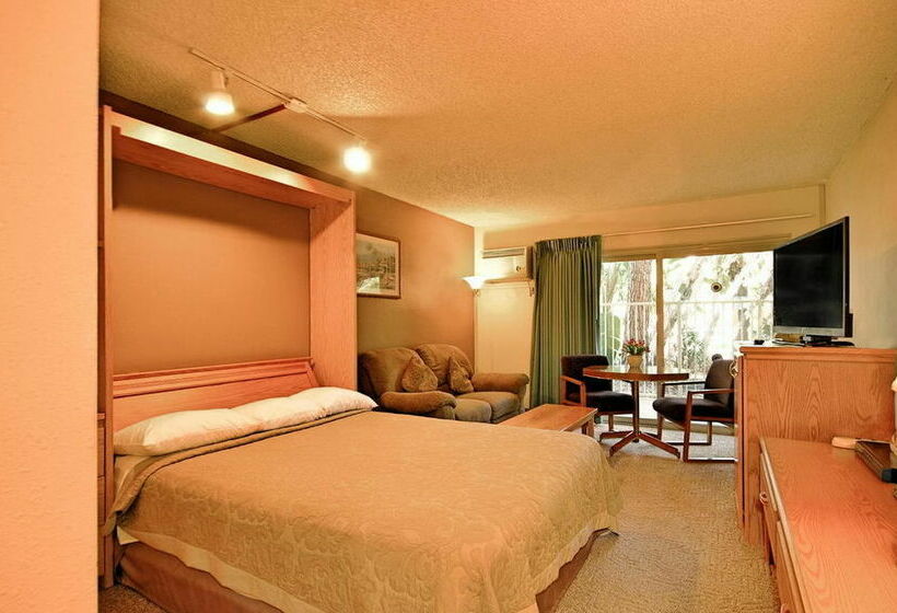 Super 8 Motel Long Beach