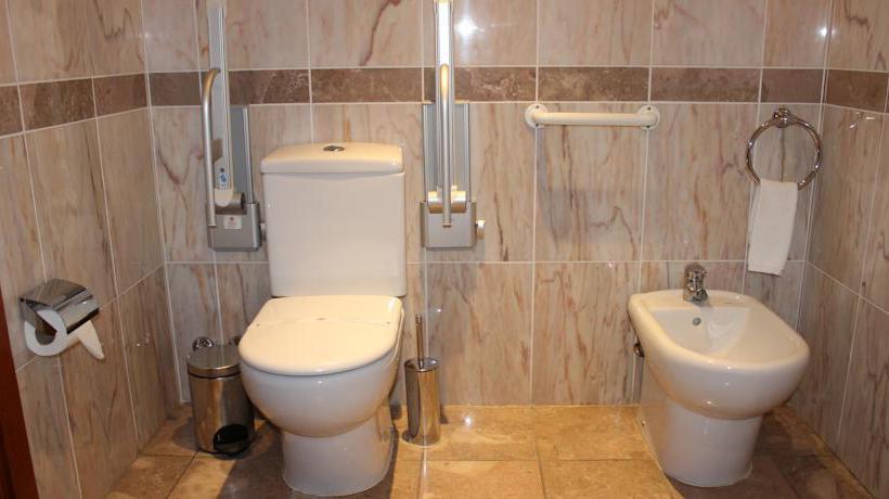 Bathroom Hotel AJ Chaves