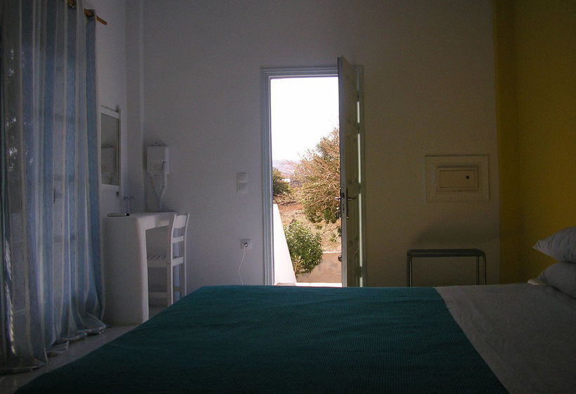 Ira Studios 3 Perissa