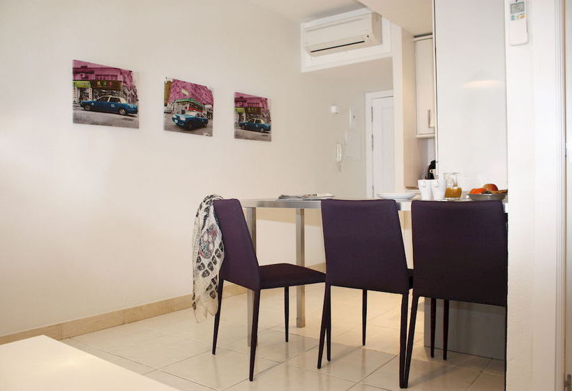 Apartamentos WooTravelling Plaza de Oriente Homtels Madrid