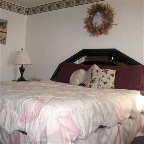 Crestview Motel Cedar Lake