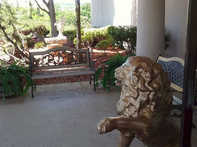 Kings Quarters Hotel Branson